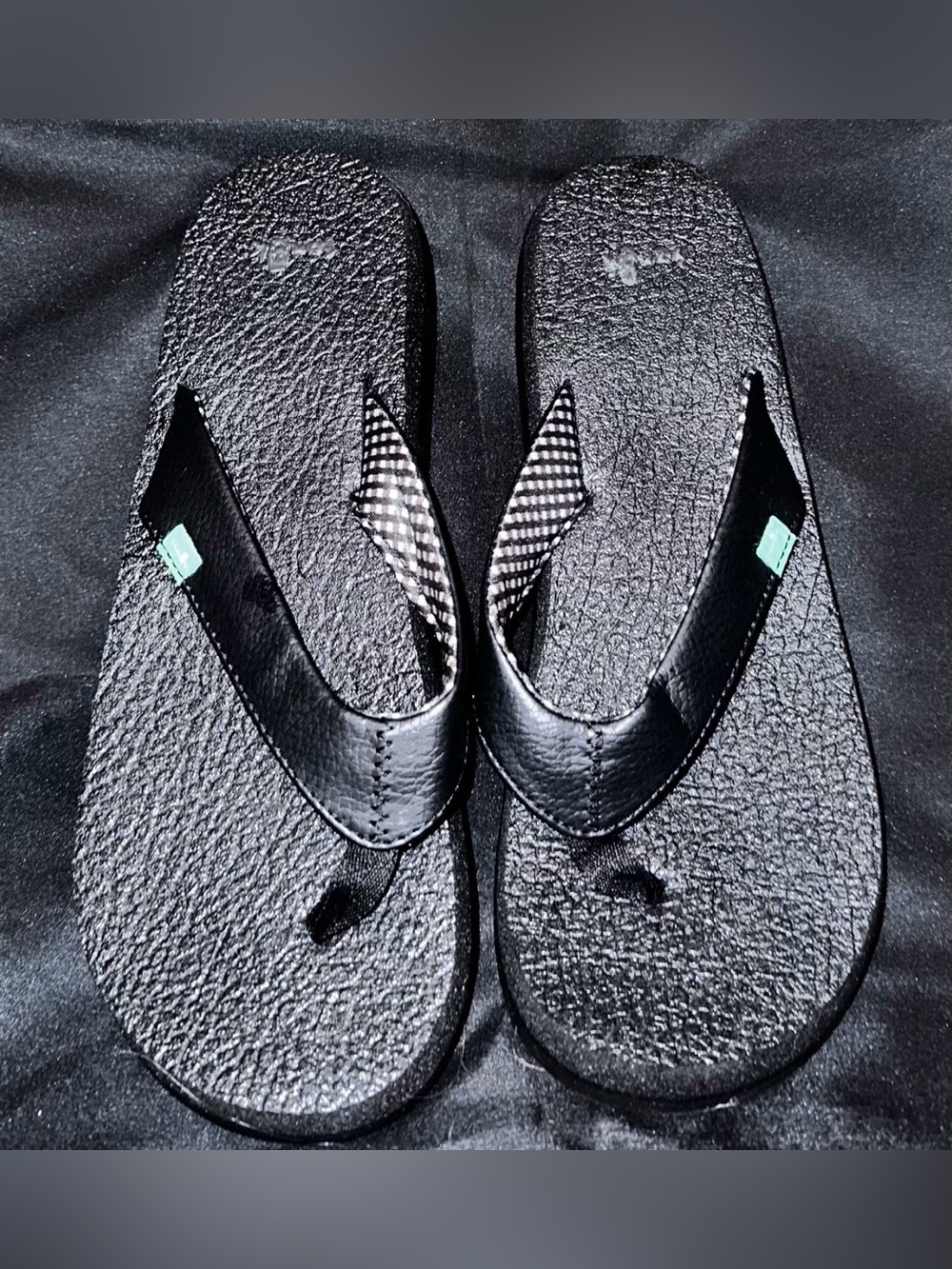#S-1118 Black Women's Flip Flop Sandals with Checkered Strap